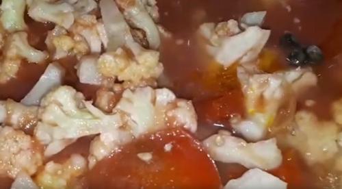 Салаты на зиму из капусты. Вкусный зимний салат из цветной капусты и помидоров с болгарским перцем