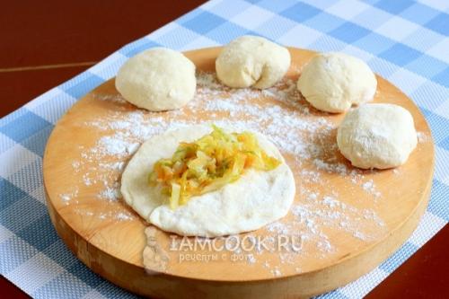 Пирожки на кефире с капустой. Пирожки с капустой на кефире (на сковороде)