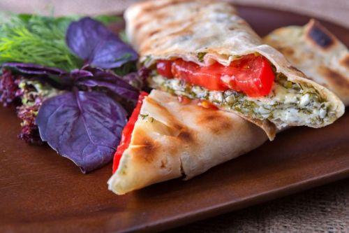 ЛАВАШ на мангале с сыром и зеленью. Лаваш на мангале