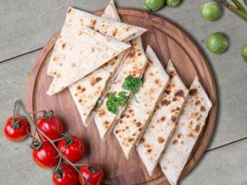 ЛАВАШ на мангале с сыром и зеленью. Лаваш на мангале