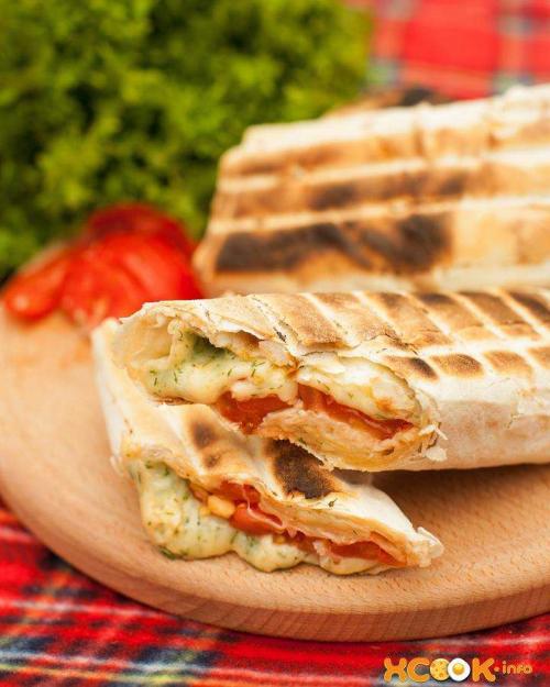 ЛАВАШ на мангале с сыром адыгейским. Лаваш с сыром и помидорами на гриле - фото рецепт закуски