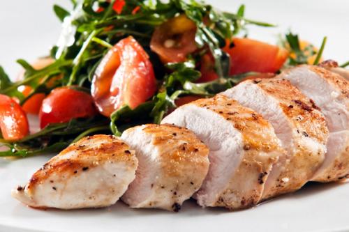 Куриная грудка целиком в духовке. Сочная куриная грудка, запеченная в духовке – 7 лучших рецептов приготовления