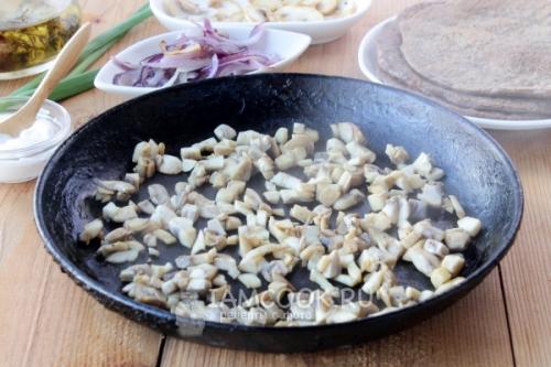 Торт печеночный с грибами рецепт. Печеночный торт с грибами