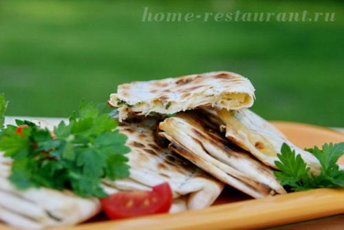 ЛАВАШ на мангале с сыром и помидорами. 