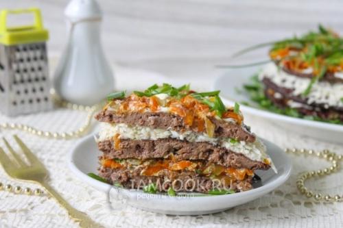 Печёночный торт из свиной печени рецепт. Печеночный торт из свиной печени