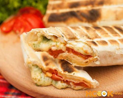 ЛАВАШ на мангале с сыром адыгейским. Лаваш с сыром и помидорами на гриле - фото рецепт закуски