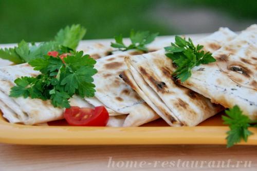 ЛАВАШ на мангале с сыром и помидорами. 