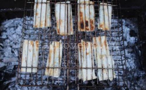 ЛАВАШ с сыром и зеленью на мангале рецепт. Как приготовить хрустящие конвертики из лаваша с нежной сырной начинкой