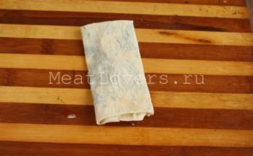 ЛАВАШ с сыром и зеленью на мангале рецепт. Как приготовить хрустящие конвертики из лаваша с нежной сырной начинкой