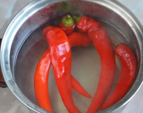 Перец острый маринованный на зиму простой рецепт. Вкусная заготовка в масле Маринованный острый перец в масле