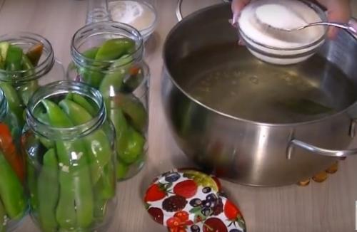 Маринованный горький перец на зиму рецепты. Рецепт горького стручкового перца на зиму — пальчики оближешь