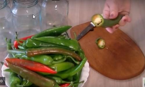 Маринованный горький перец на зиму рецепты. Рецепт горького стручкового перца на зиму — пальчики оближешь