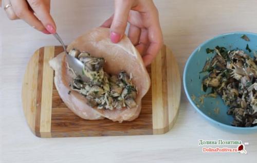 Фаршированные куриные грудки с грибами и сыром в духовке рецепт. Грудка, фаршированная грибами и сыром, в духовке