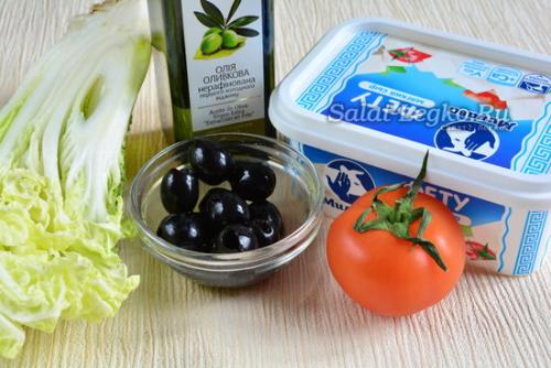 Салат с фетой и курицей и пекинской капустой. Салат из пекинской капусты с сыром Фета и помидорами