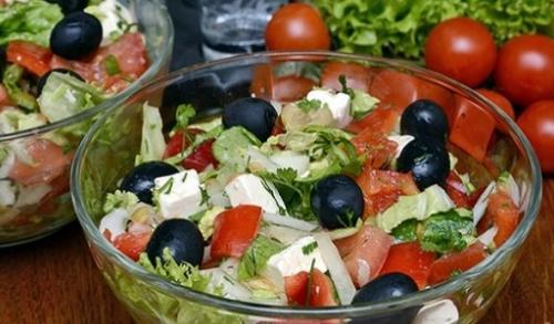 Греческий салат рецепт с брынзой и пекинской капустой. «Греческий» салат – рецепт классический с пекинской капустой