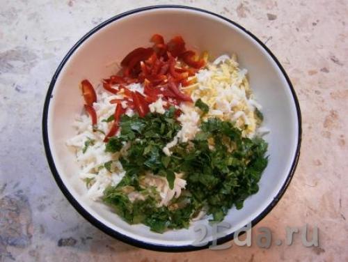 Салат с пекинской капустой и брынзой и помидорами.