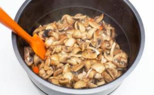 Перловка с мясом и грибами в мультиварке