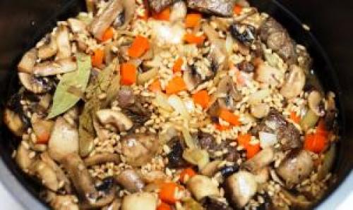 Перловка с мясом и грибами в мультиварке
