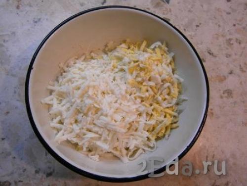 Салат с пекинской капустой и брынзой и помидорами.