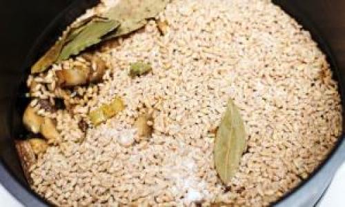 Перловка с мясом и грибами в мультиварке