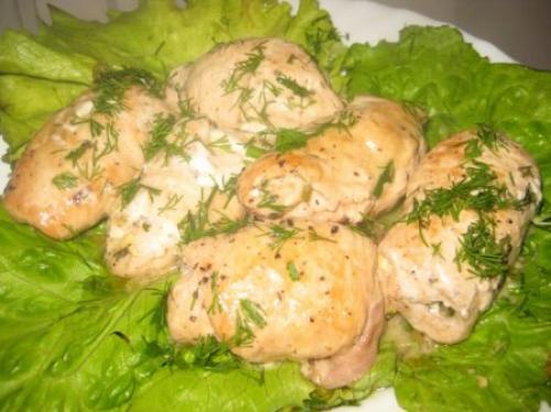 Куриные рулетики с сыром и зеленью в мультиварке