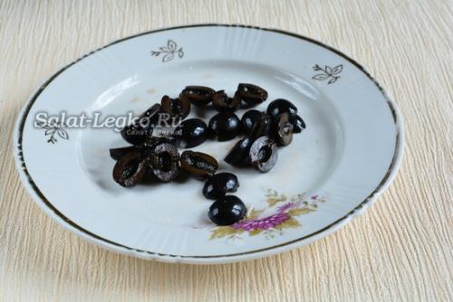 Салат с фетой и курицей и пекинской капустой. Салат из пекинской капусты с сыром Фета и помидорами