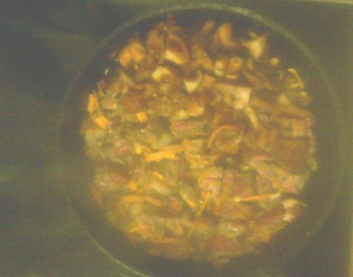 Гречка с мясом и грибами в горшочках