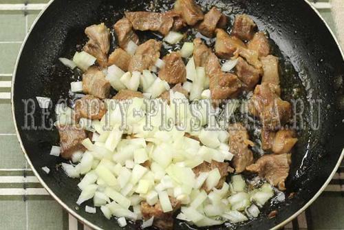 Гречка в горшочке с мясом и сметаной. Вкусная рассыпчатая гречка с мясом в горшочках