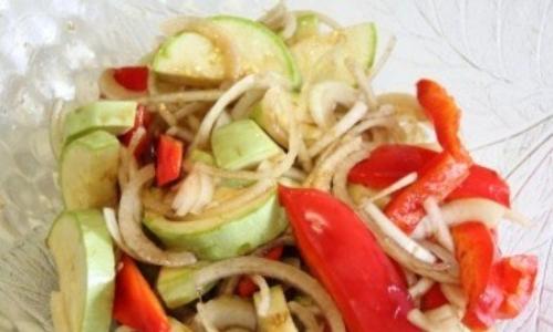 Нежная курица с овощами, запечённая в духовке