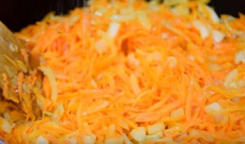 Печеночный торт из говяжьей печени со сметаной. Как приготовить слоеный торт из говяжьей печени со сметаной?