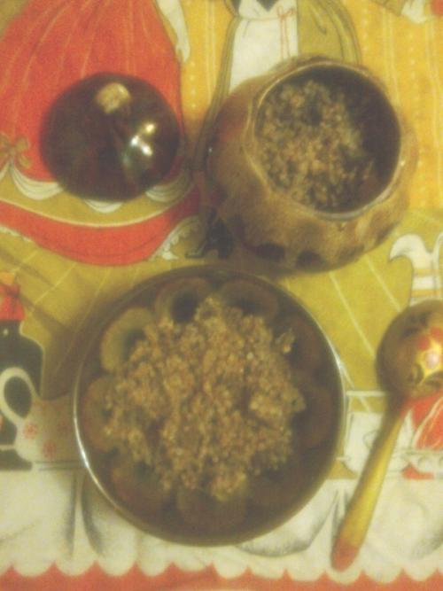 Гречка с мясом и грибами в горшочках