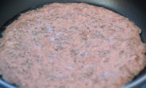 Печеночный торт из говяжьей печени со сметаной. Как приготовить слоеный торт из говяжьей печени со сметаной?