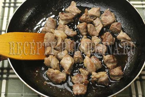 Гречка в горшочке с мясом и сметаной. Вкусная рассыпчатая гречка с мясом в горшочках