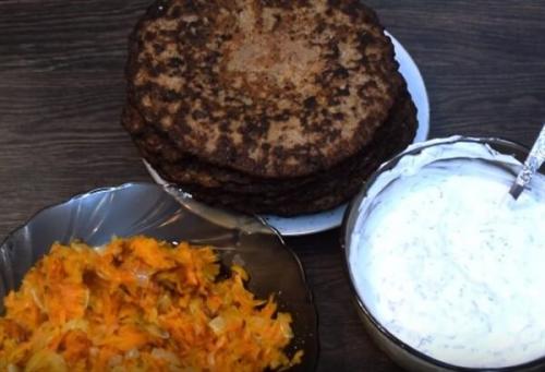 Печеночный торт из говяжьей печени со сметаной. Как приготовить слоеный торт из говяжьей печени со сметаной?