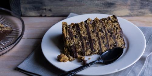 Торт без выпечки из шоколадного печенья. Приготовление шоколадных тортов с печеньем: рецепты с фото