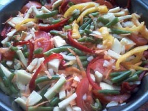 Диетическая куриная грудка с овощами в фольге в духовке диетическая. Диетическая куриная грудка под овощной шубкой запеченная в духовке : незабываемый вкус