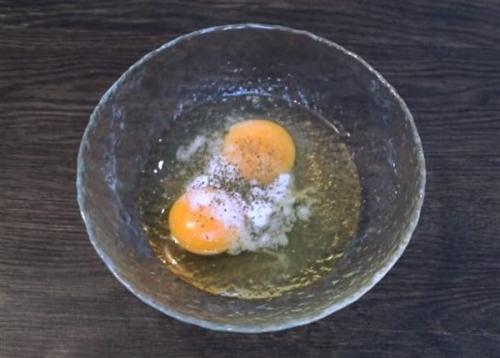 Печеночный торт из говяжьей печени со сметаной. Как приготовить слоеный торт из говяжьей печени со сметаной?