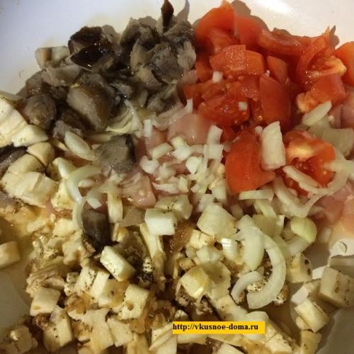 Лодочки из баклажанов с курицей и грибами. Фаршированные баклажаны курицей и грибами, запеченные в духовке с сырной корочкой