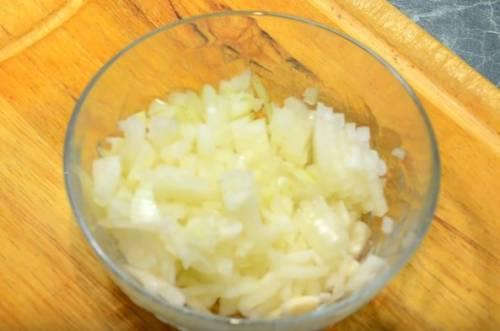 Закусочный печеночный торт. Праздничный печеночный торт из куриной печени с орехами