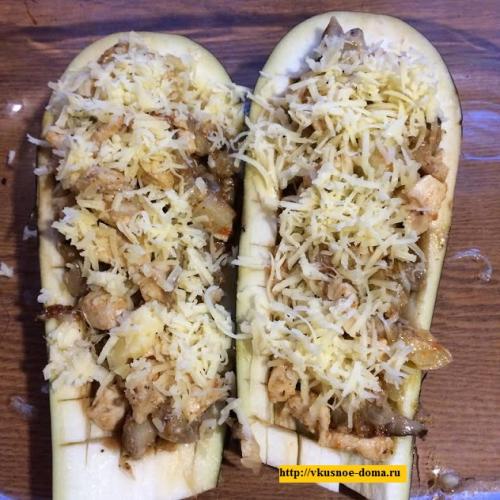 Лодочки из баклажанов с курицей и грибами. Фаршированные баклажаны курицей и грибами, запеченные в духовке с сырной корочкой