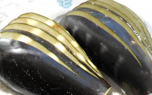 Баклажаны запеченные фаршированные фаршем. Баклажаны фаршированные помидорами с сыром