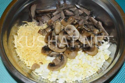 Салат печеночный с грибами. Салат с печенью и грибами – рецепт