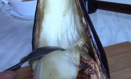 Фаршированный баклажан в духовке с фаршем. Баклажаны фаршированные куриной грудкой и сыром