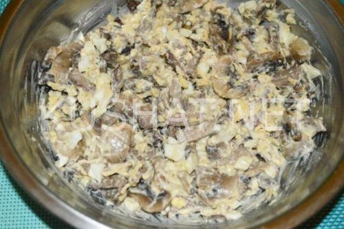 Салат печеночный с грибами. Салат с печенью и грибами – рецепт