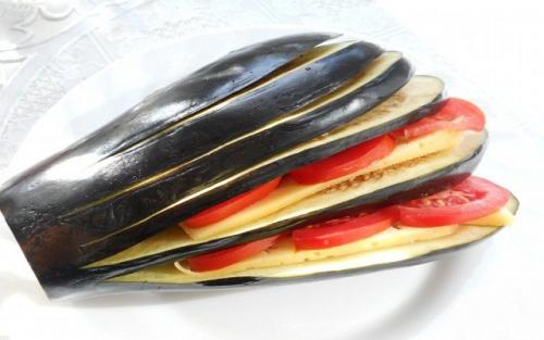 Баклажаны запеченные фаршированные фаршем. Баклажаны фаршированные помидорами с сыром