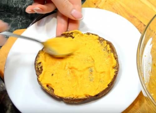 Закусочный печеночный торт. Праздничный печеночный торт из куриной печени с орехами