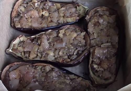 Фаршированный баклажан в духовке с фаршем. Баклажаны фаршированные куриной грудкой и сыром