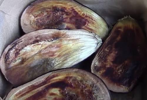 Фаршированный баклажан в духовке с фаршем. Баклажаны фаршированные куриной грудкой и сыром