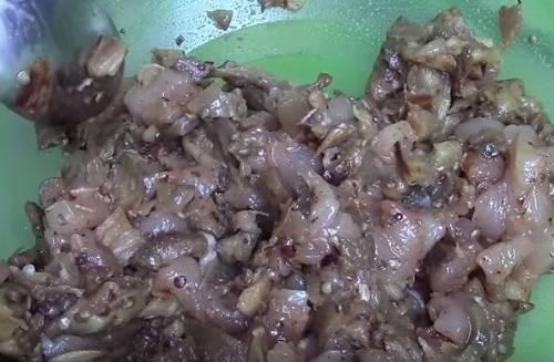 Фаршированный баклажан в духовке с фаршем. Баклажаны фаршированные куриной грудкой и сыром