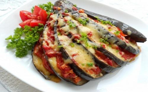 Баклажаны запеченные фаршированные фаршем. Баклажаны фаршированные помидорами с сыром